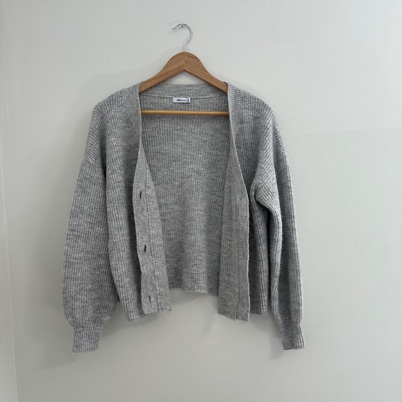 Reitmans Sweater Women’s M Gray |  Long sleeved button cardigan cropped - Picture 1 of 6